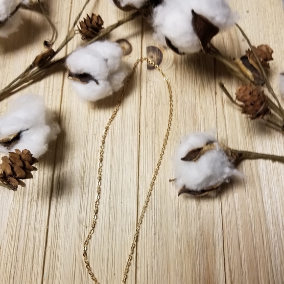 Super Pretty Bar and Circle necklace in GOLD - Picture 6 of 6